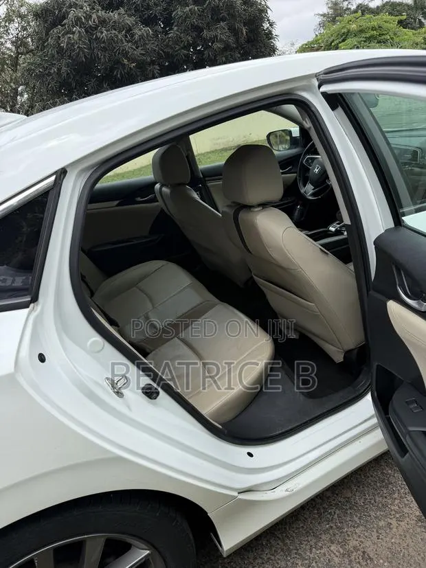 Honda Civic EX-L Sedan 2019 White · Photo 1