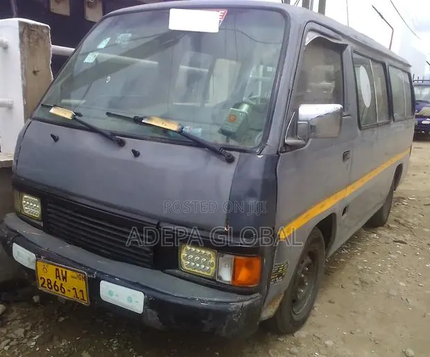 Nissan Caravan (Urvan) 2011 Grey · Photo 1