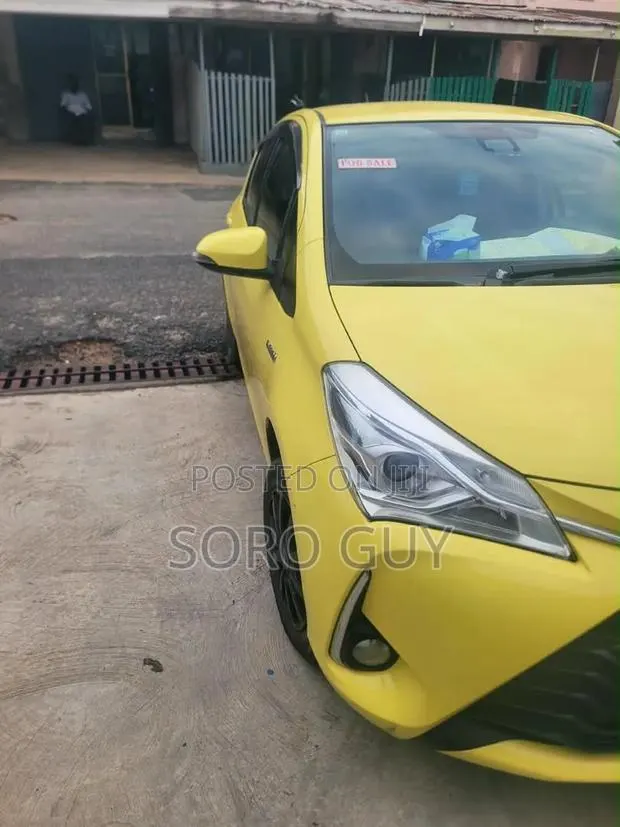 Toyota Vitz 2017 Yellow · Photo 1