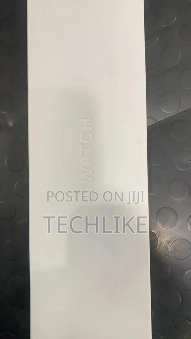 Series 12 Apple Watch Wifi/Cellular · Photo 1