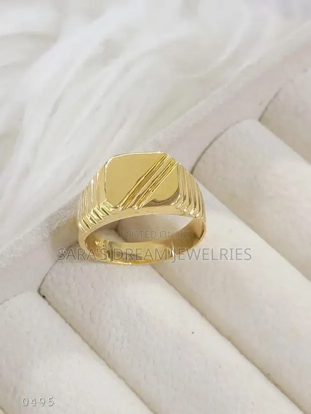 Solid Fashion Gold Ring · Photo 1
