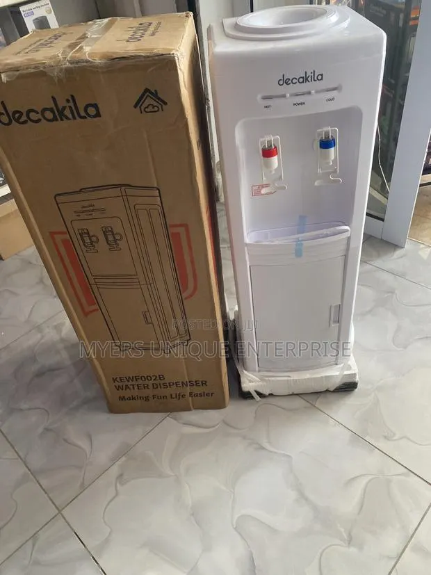 Automatic Thermostat Water Dispenser Delivering for Free · Photo 1