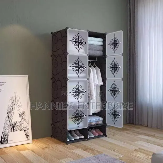 8 Cubes Plastic Wardrobe · Photo 1