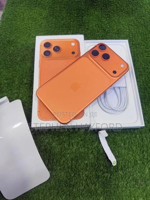 Apple iPhone 17 Pro Max 512 GB Orange · Photo 1