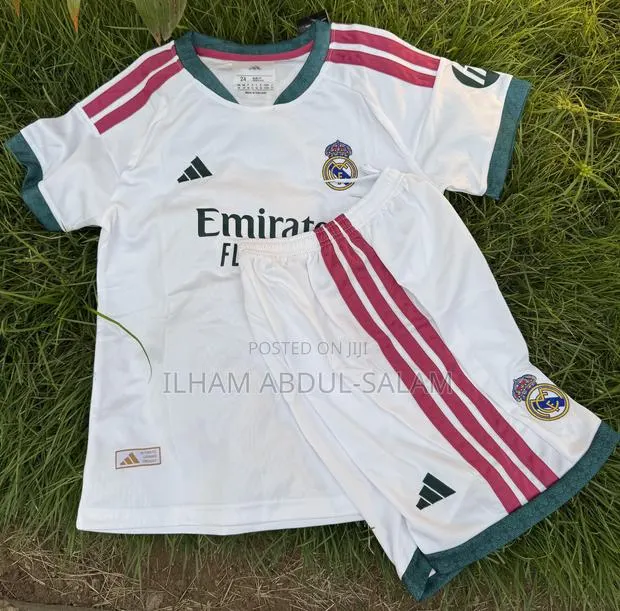 Real Madrid Home Kids Jersey · Photo 1