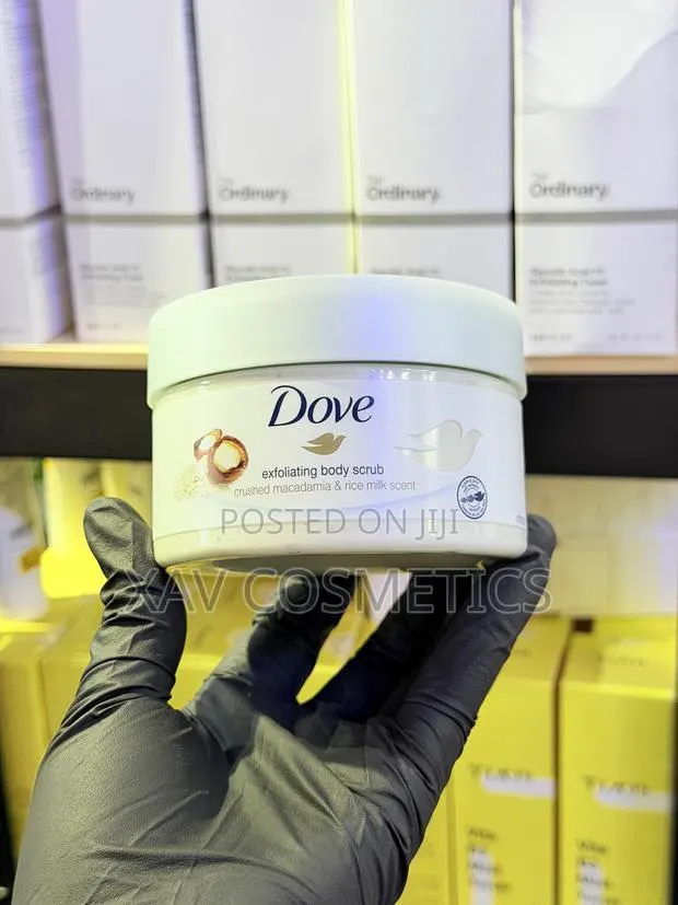 Dove Crushed Macadamia and Rice Milk Scent Scrub · Photo 1