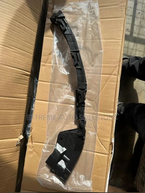 Accord 2018-2022 Headlight Seat · Photo 1