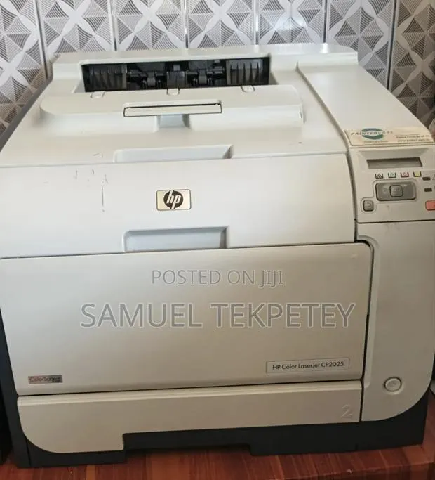 HP Colour Laser Jet CP2025dn · Photo 1