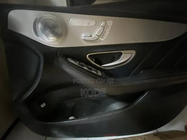 C300 Benz Door Card · Photo 1