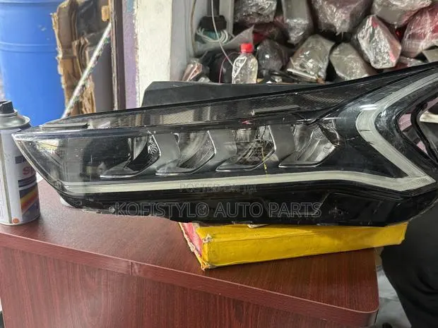 Kia Optima / 2022 Headlight · Photo 1