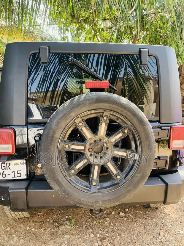 Jeep Wrangler Sahara 2010 Black