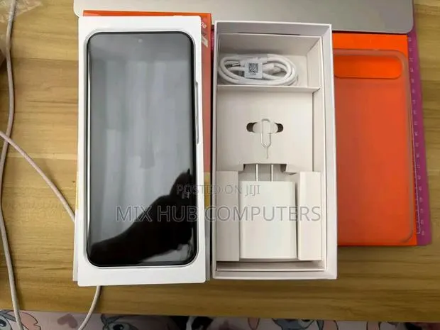 New Tecno Spark Slim 256 GB White · Photo 1