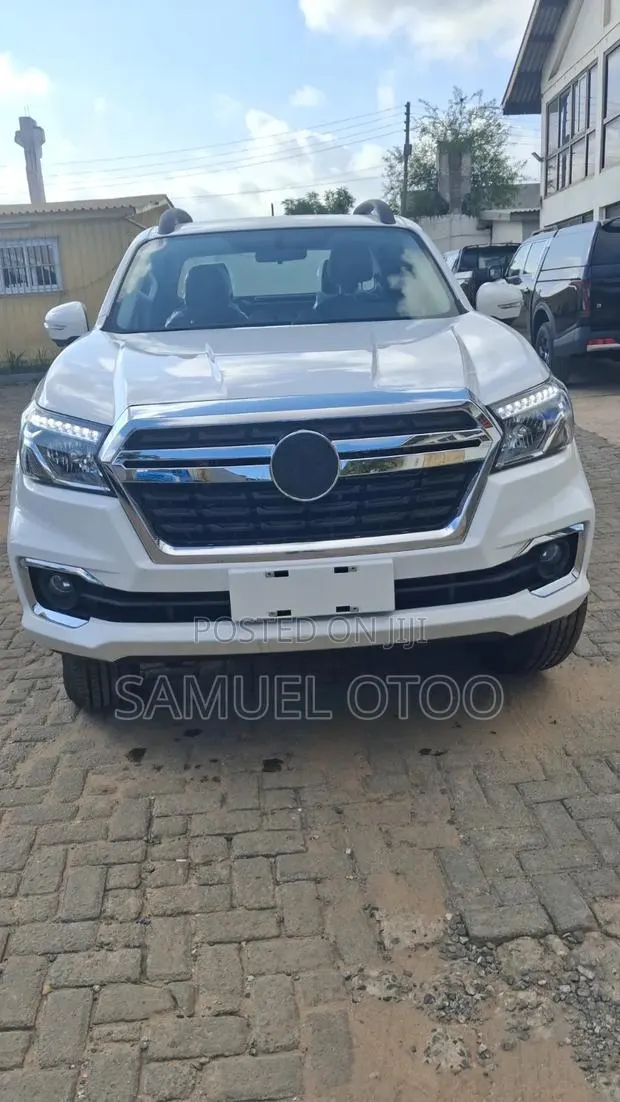 New Nissan Hardbody 2025 White · Photo 1
