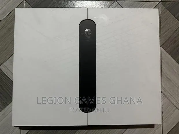 New Laptop Alienware M17x R2 32GB Intel Core i9 SSD 1T · Photo 1