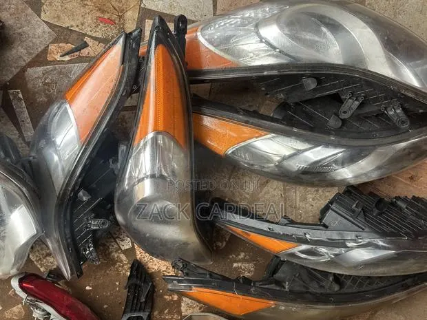 Hyndai Elantra 2012 Headlights Available · Photo 1