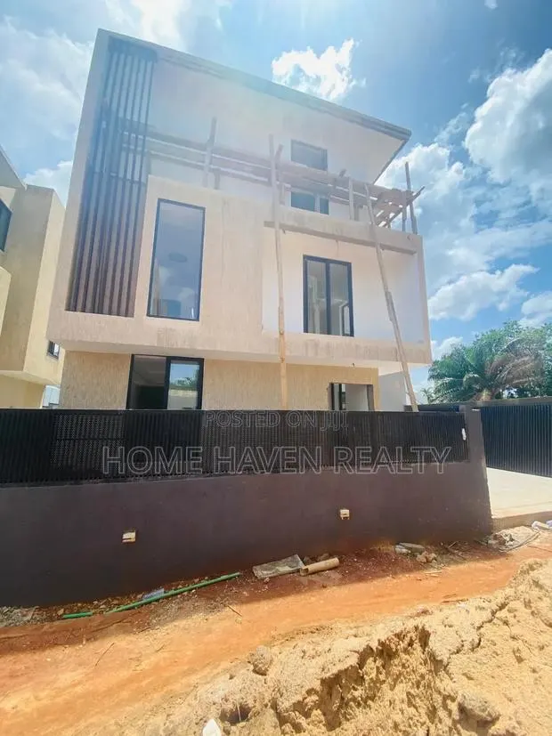 4bdrm Townhouse/Terrace in Abelemkpe for sale · Photo 1