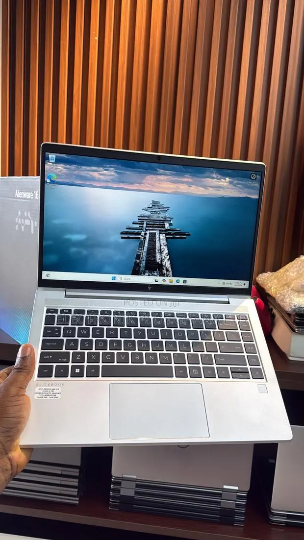 Laptop HP EliteBook 640 G10 16GB AMD Ryzen 5 SSD 256GB · Photo 1