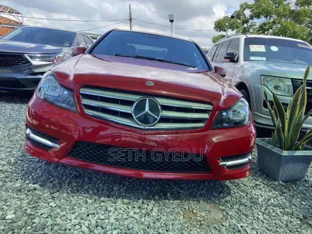 Mercedes-Benz C250 2014 Red · Photo 1