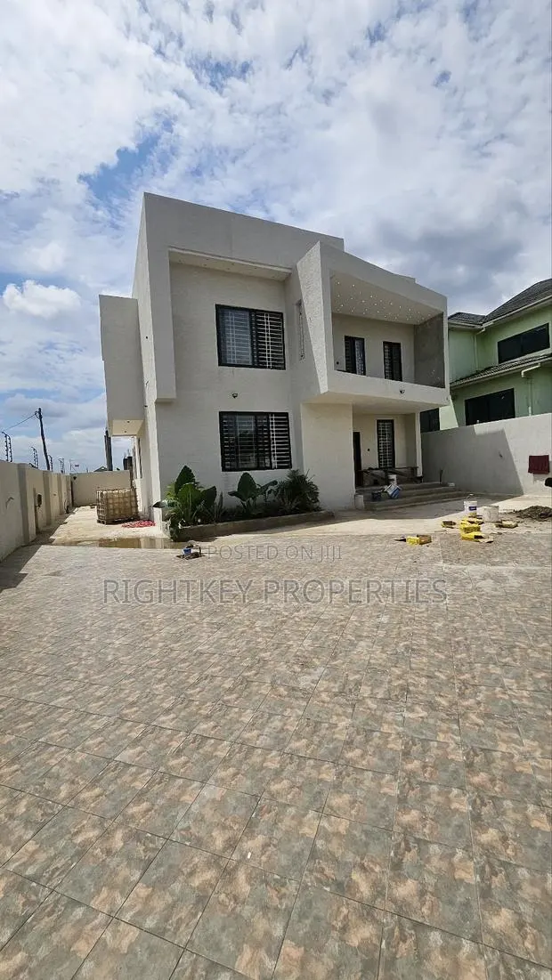 4bdrm Duplex in Atasemanso, Kumasi Metropolitan for sale · Photo 1