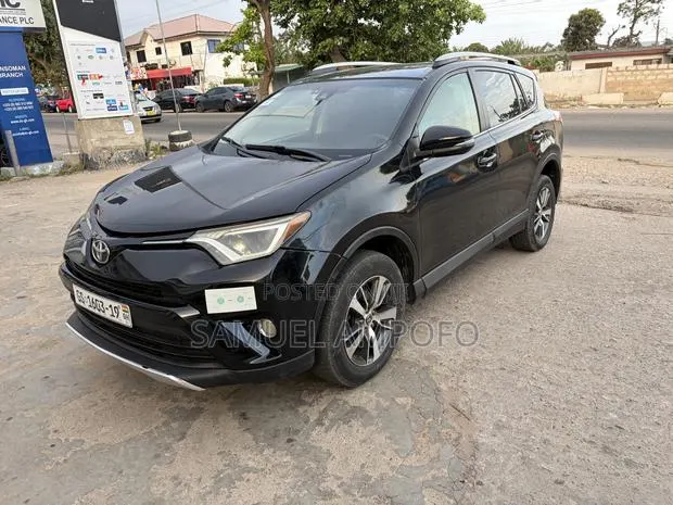 Toyota RAV4 LE FWD (2.5L 4cyl 6A) 2017 Black · Photo 1