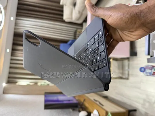 11 Inch Magic Keyboard for M1/M2 iPad Pros · Photo 1