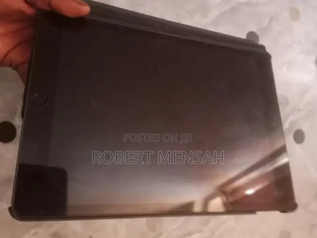 Apple iPad 10.2 (2021) 128 GB Black · Photo 1