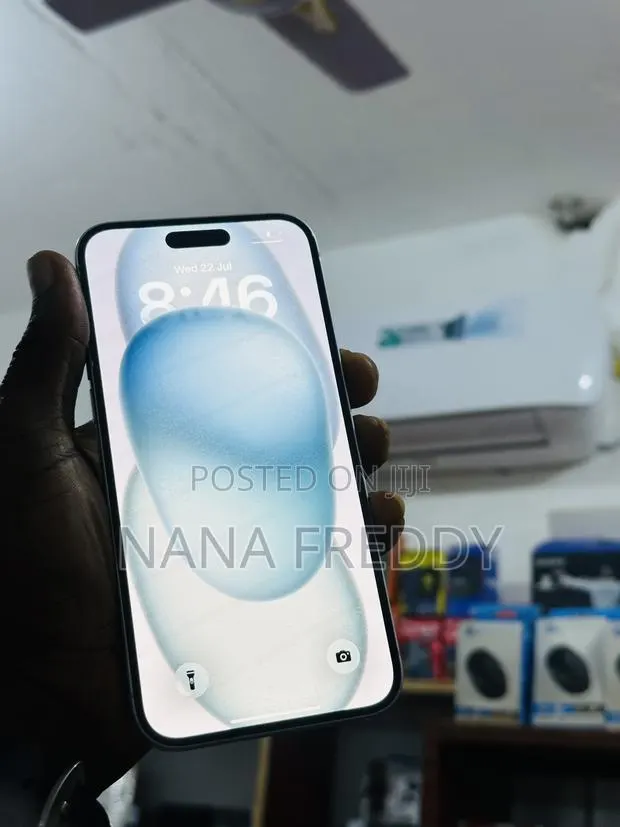 Apple iPhone 15 Plus 128 GB White · Photo 1