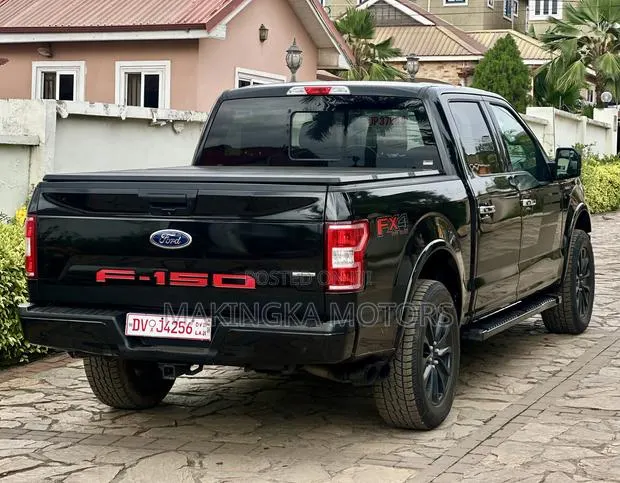 Ford F-150 XLT 4x2 SuperCrew Cab Styleside 5.5 ft. box 145 in. WB 2019 · Photo 4