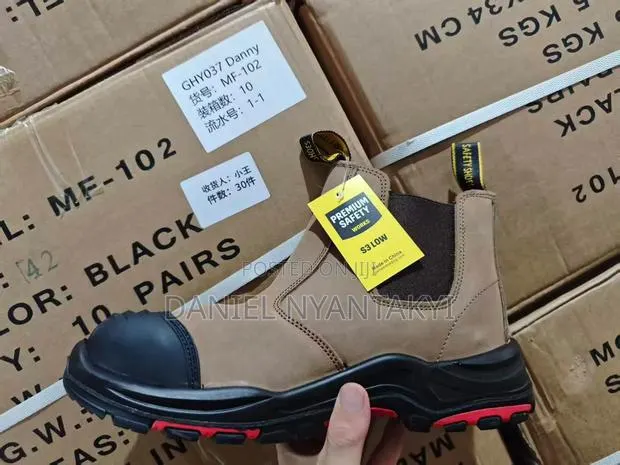 Brown Safety Boot · Photo 1