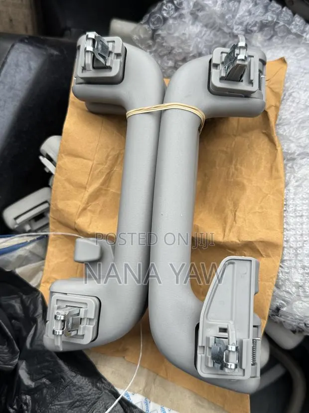 Top Ceiling Handles and Inside Light Plug for All Cars · Photo 1