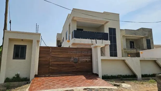 5bdrm House in Agric Kromoase, Kumasi Metropolitan for sale · Photo 1