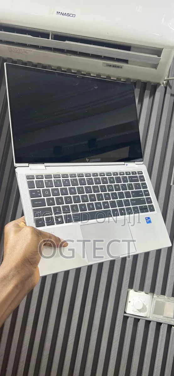 Laptop HP EliteBook 1040 G8 16GB Intel Core i7 SSD 512GB · Photo 1
