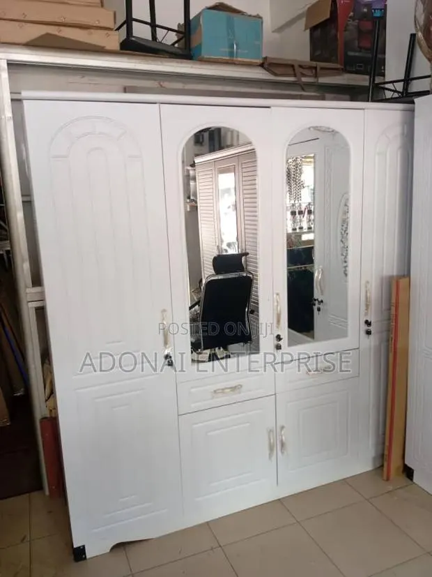 Beautiful 4doors Wardrobe 1BGRT · Photo 1