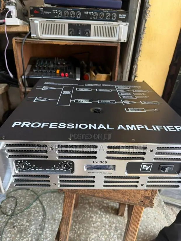 Ev P 8300 Bass Power Amplifier · Photo 1