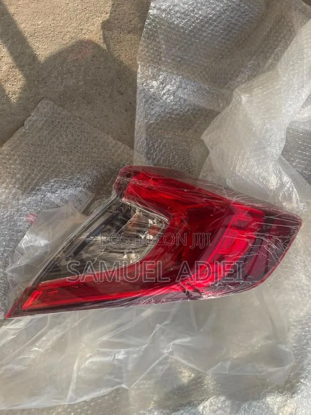 Honda Civic 2016 to 2021 Tail Light · Photo 1