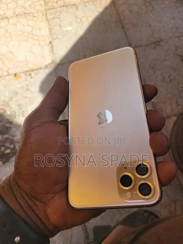 Apple iPhone 11 Pro Max 512 GB Gold · Photo 1