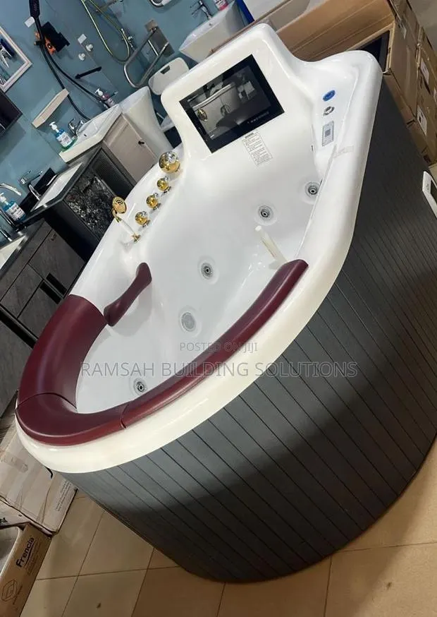 Luxury Whirlpool Bathtub – Relaxation Comfort at Its Finest · Photo 1