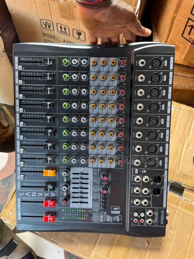 Yamaha Mixer 8 · Photo 1