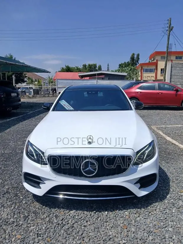 Mercedes-Benz E300 2018 Black · Photo 1