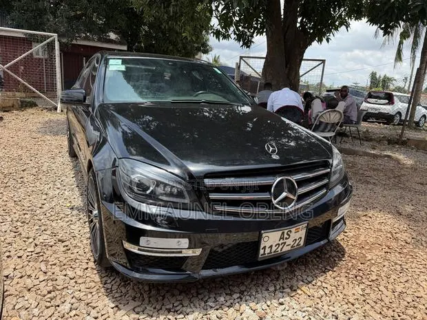 Mercedes-Benz C300 2011 Black · Photo 1