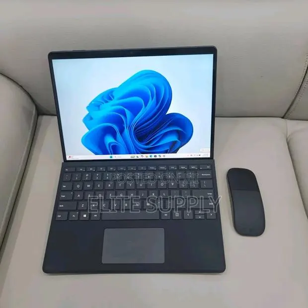 New Laptop Microsoft Surface Pro 8 16GB Intel Core i5 SSD 512GB · Photo 1