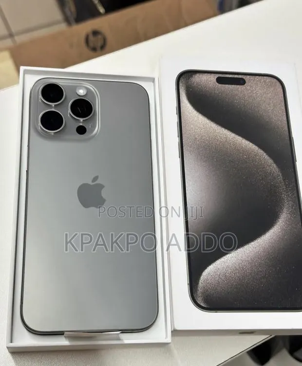 Apple iPhone 15 Pro Max 256 GB Silver · Photo 1