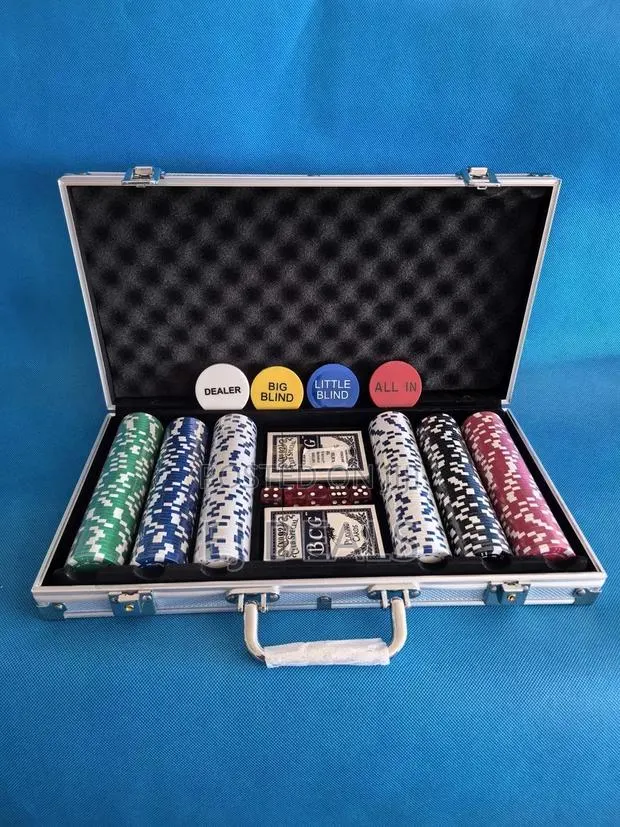 Poker Game With Case · Photo 1