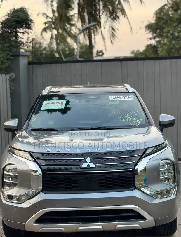 Mitsubishi Outlander SEL Platinum Edition 2024 Gray · Photo 1