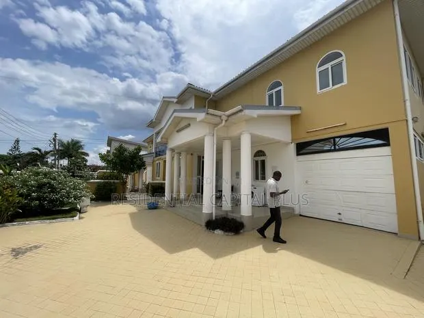 8bdrm House in Osu - Odwira Road for sale · Photo 1