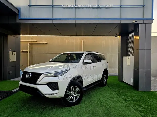 Toyota Fortuner 2022 White · Photo 1