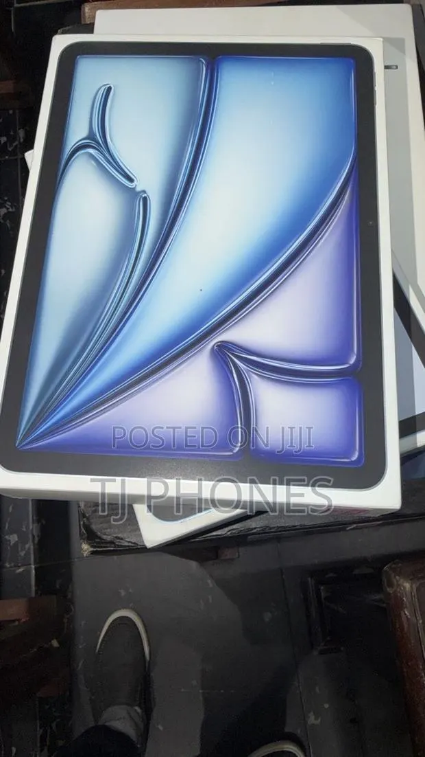 New Apple iPad Air 128 GB Blue · Photo 1