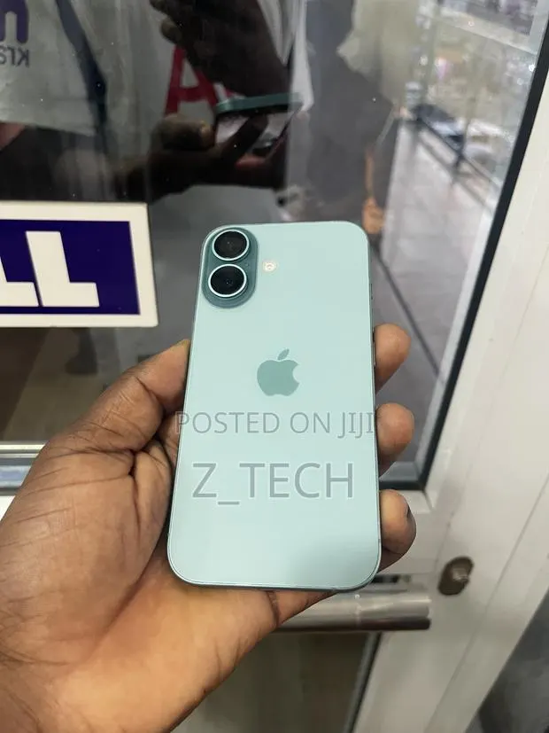 Apple iPhone 16 128 GB Green · Photo 1