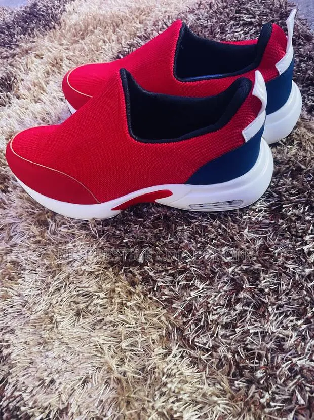 Air Cushion Slip-on Sneakers · Photo 1