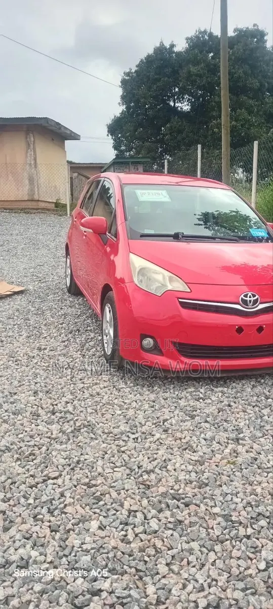 Toyota Verso 2011 Red · Photo 1